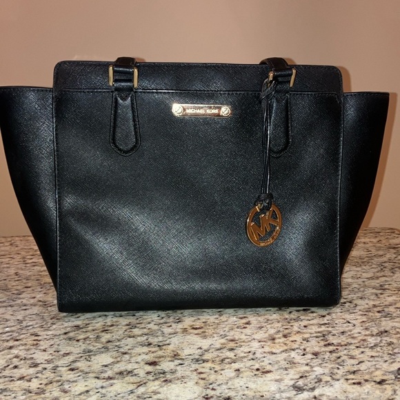 Michael Kors Handbags - Michael Kors Black Purse Tote Bag Zipper Closure All Occasion Shoulder Handbag